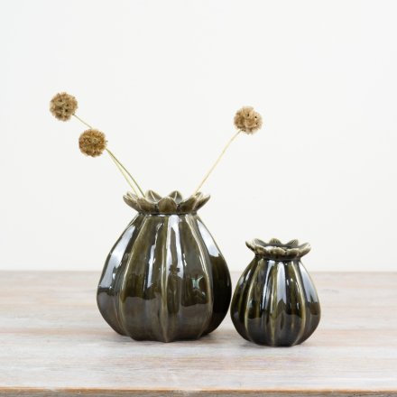 Olive poppy vase, 11cm